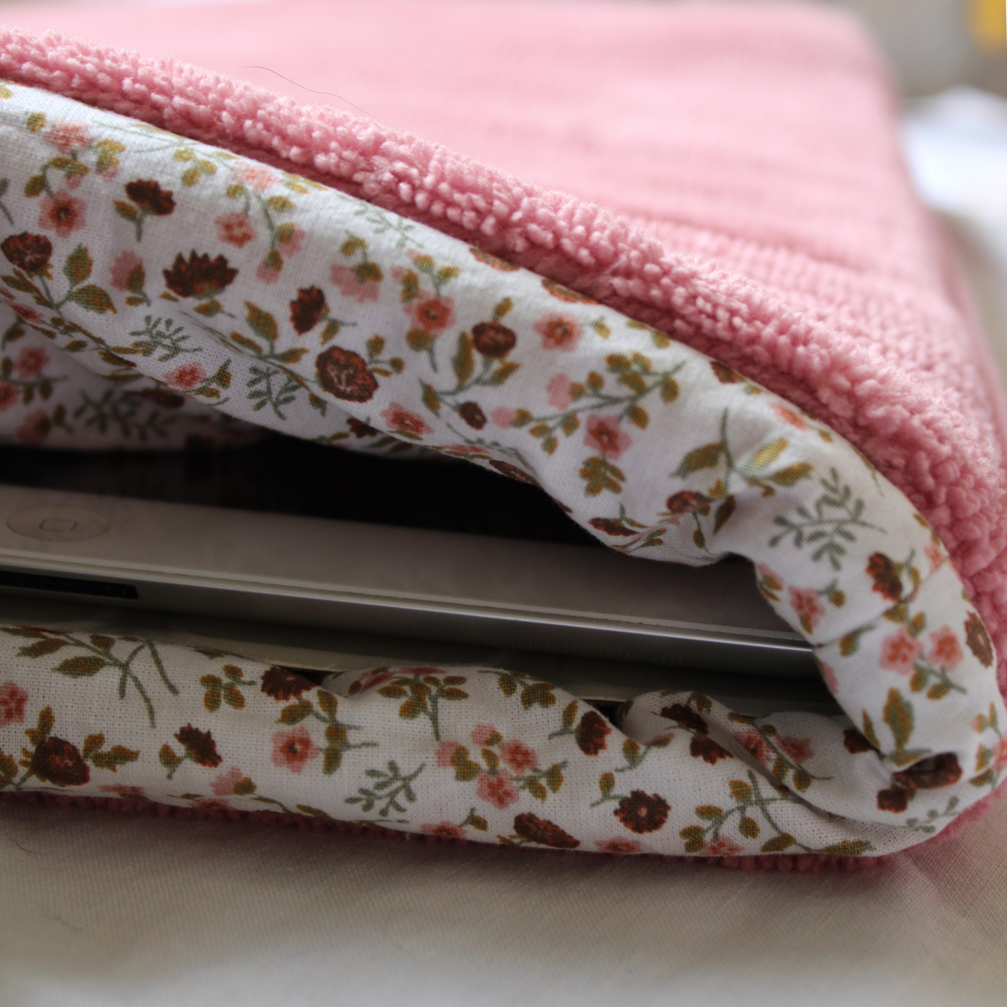 Pochette pour Ipad/livre Eloïse - Fleurs polaire